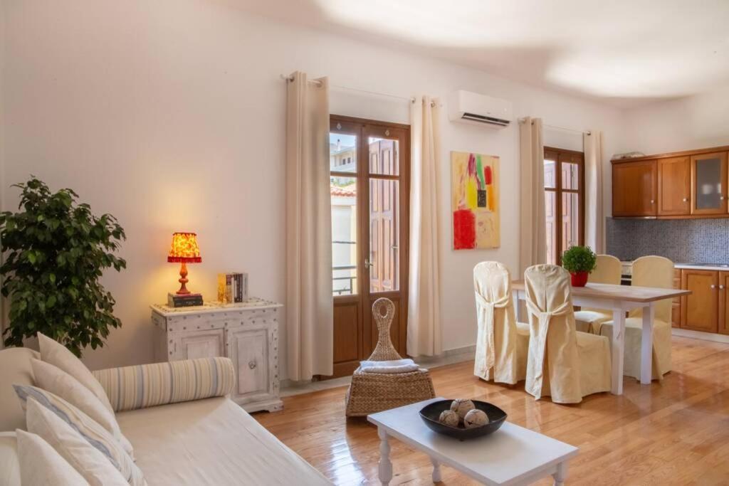 Seaview Stylish Flat In Andros - Walk To Beach Extérieur photo